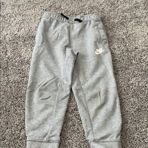 Title boys Nike sweats size 6-Gray.